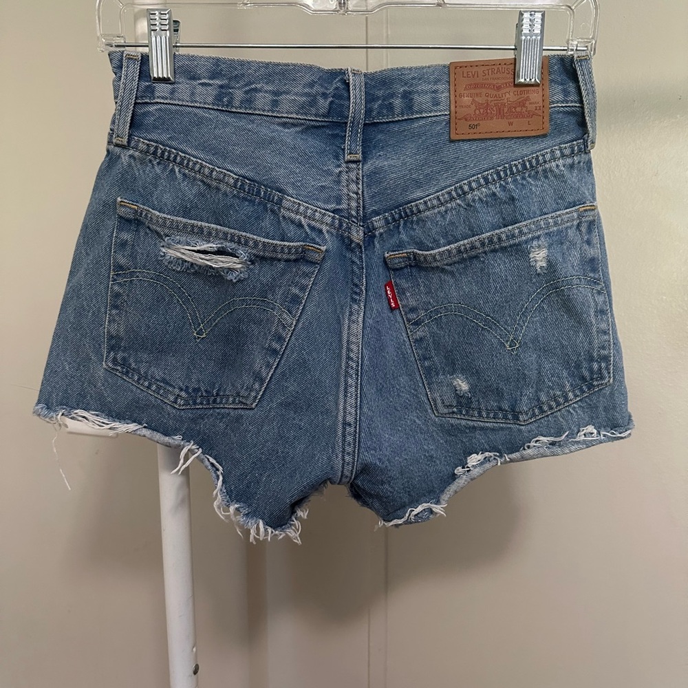 Levi’s Women’s 501 High Waisted Distressed Denim Shorts Medium Wash 28” waist - Picture 4 of 10